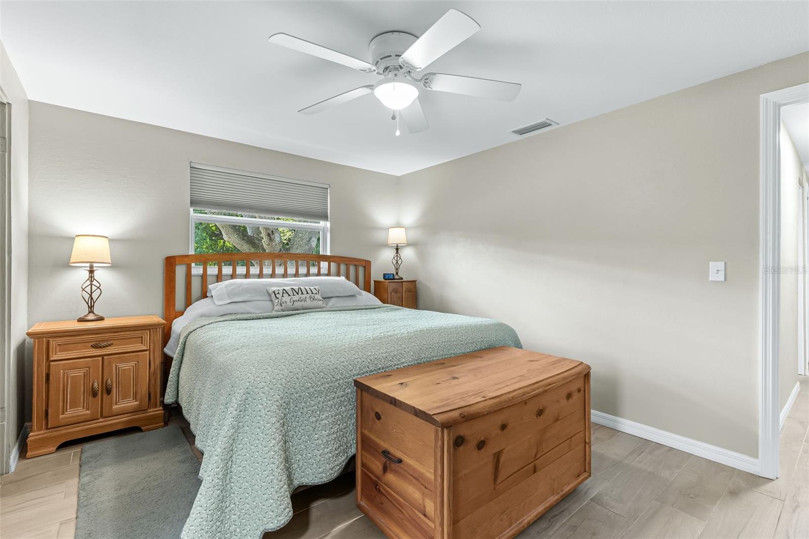 17040 E LAKE DR, NORTH FORT MYERS, FL, 33917