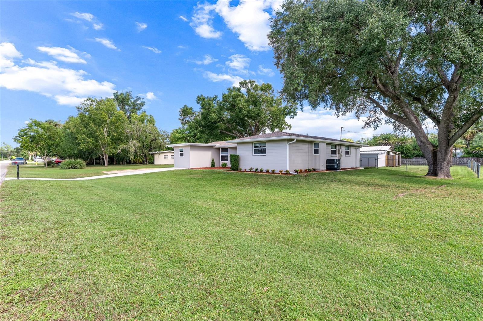 17040 E LAKE DR, NORTH FORT MYERS, FL, 33917