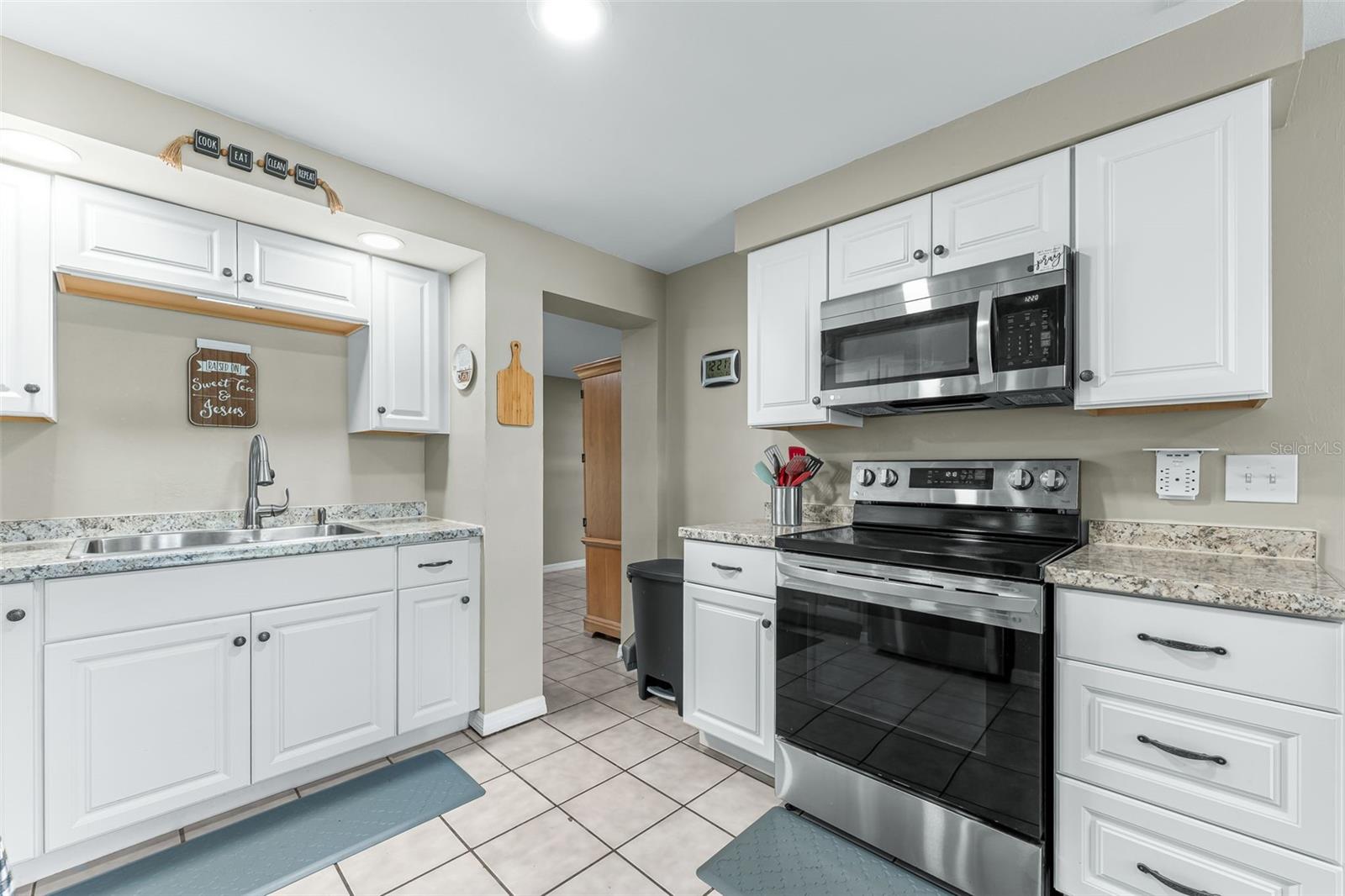 17040 E LAKE DR, NORTH FORT MYERS, FL, 33917