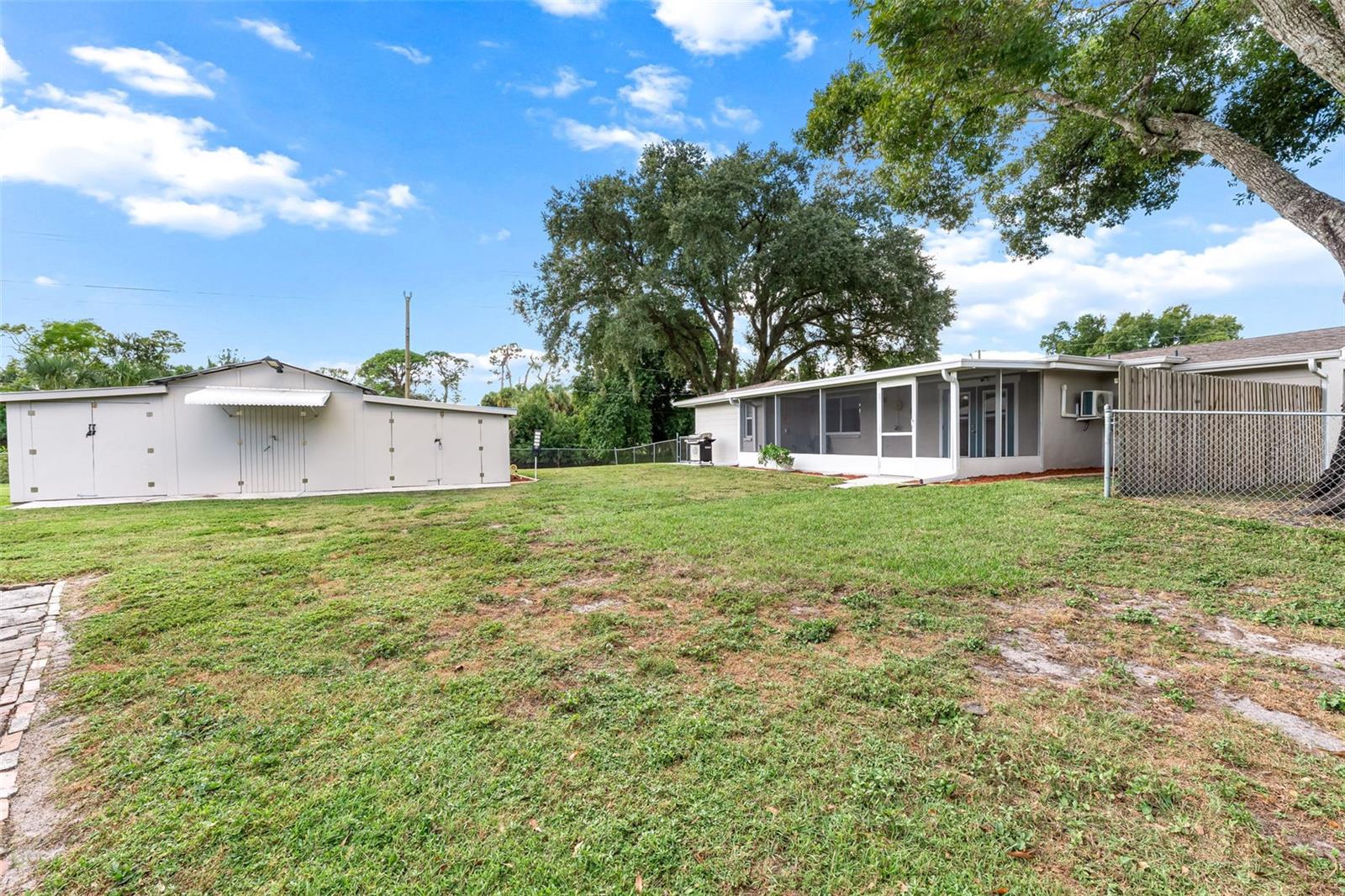 17040 E LAKE DR, NORTH FORT MYERS, FL, 33917