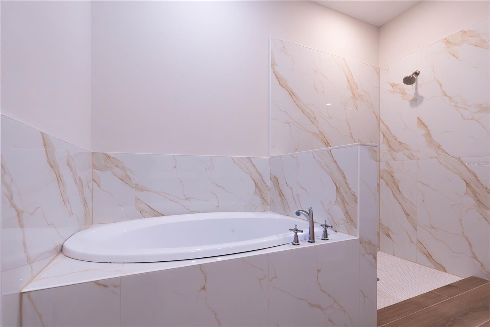 1 GINGER CIR, LEESBURG, FL, 34748