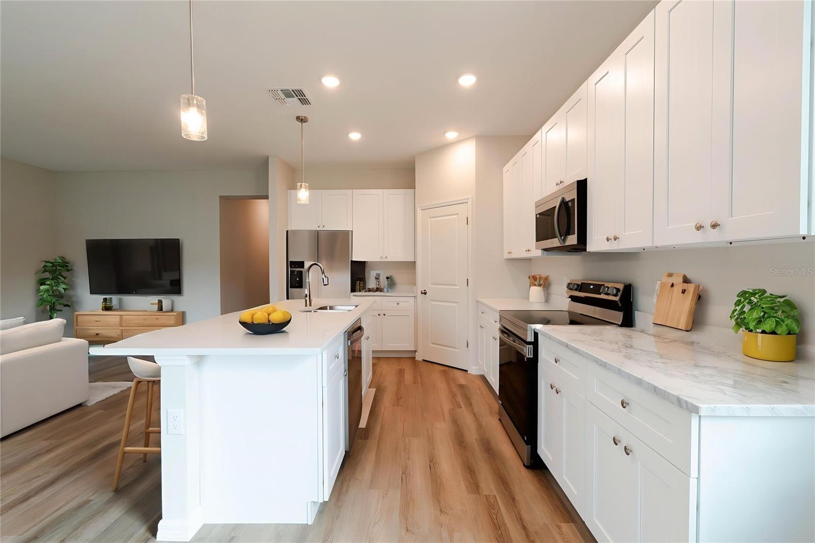 1 GINGER CIR, LEESBURG, FL, 34748