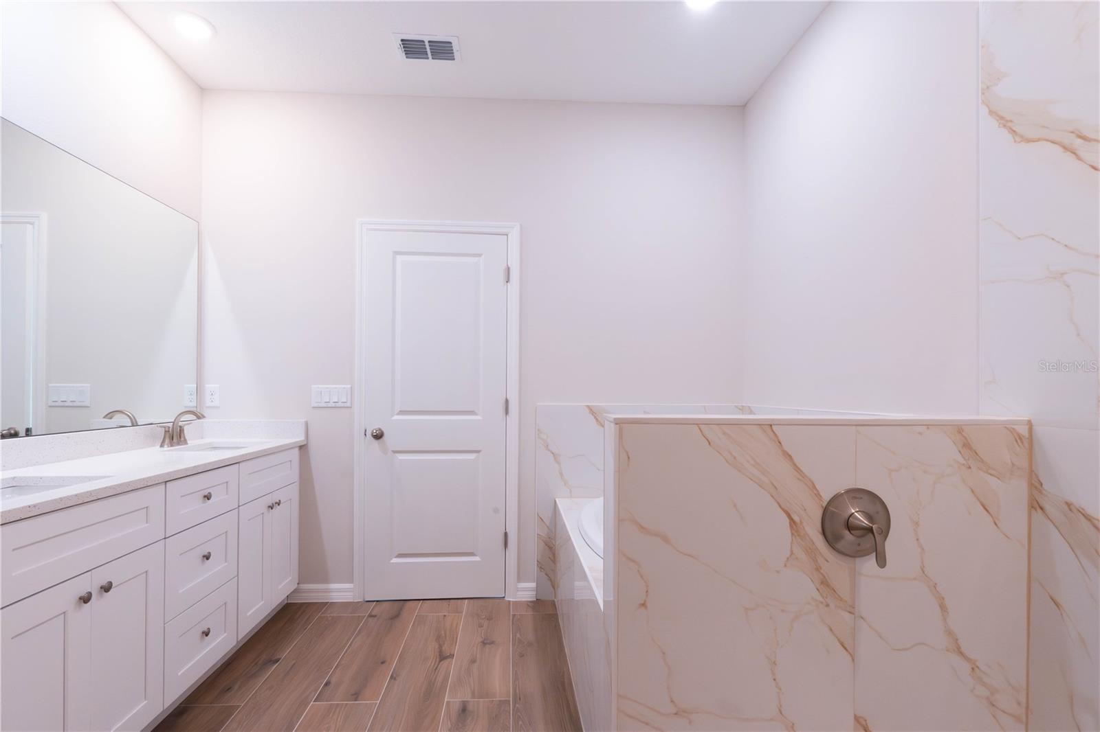 1 GINGER CIR, LEESBURG, FL, 34748