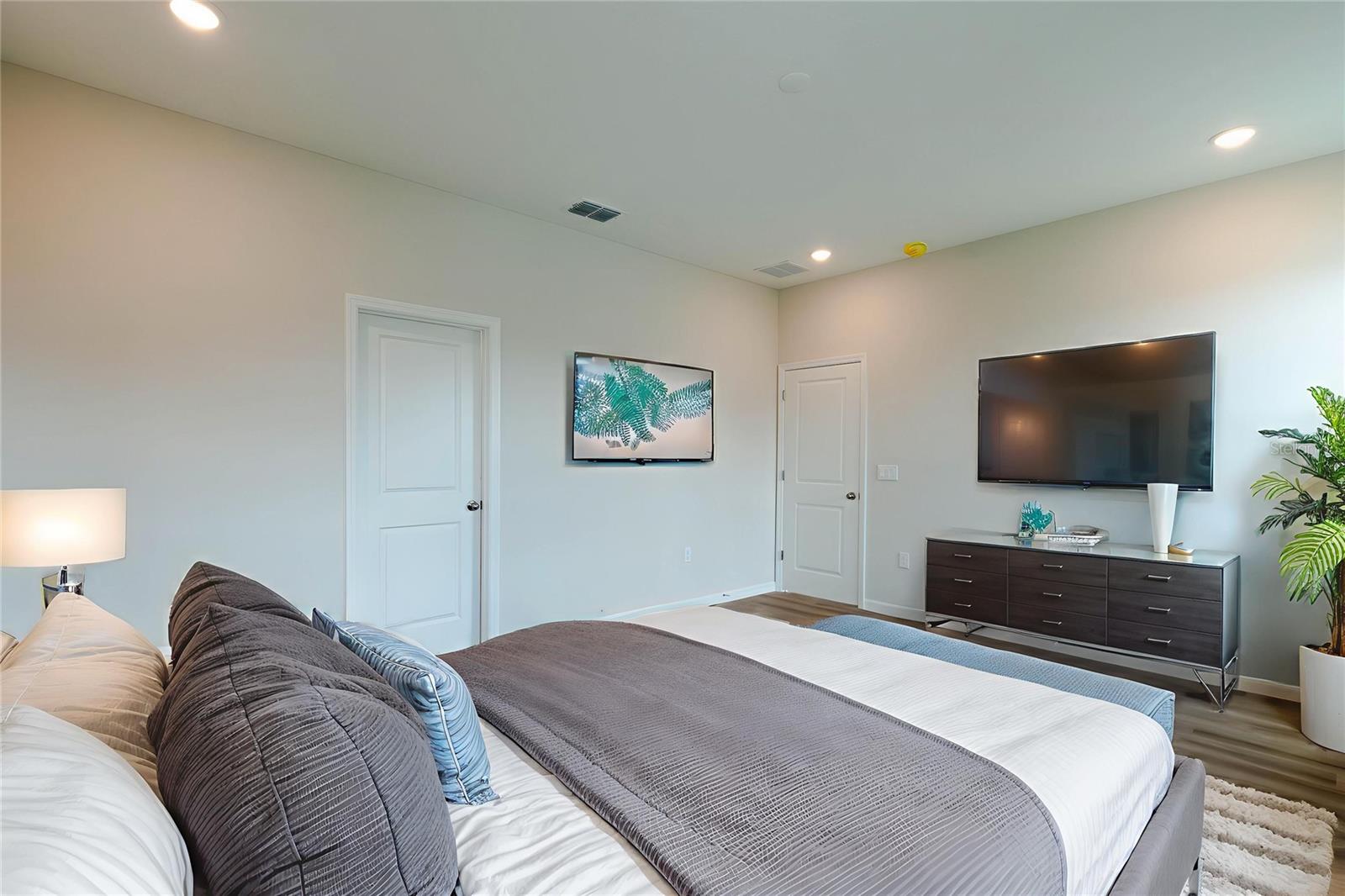 1 GINGER CIR, LEESBURG, FL, 34748