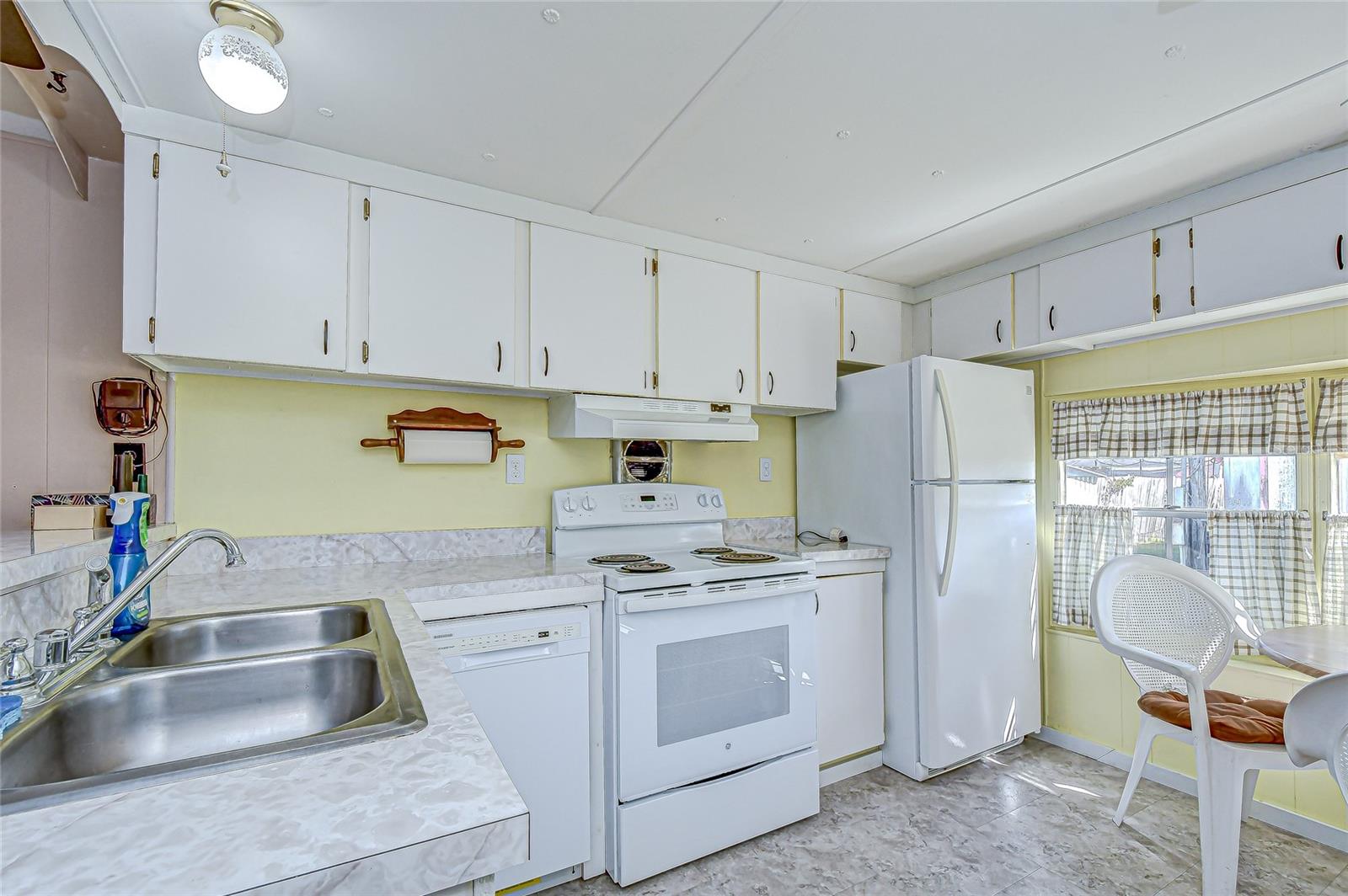 39153 HILLCREST DR, ZEPHYRHILLS, FL, 33542