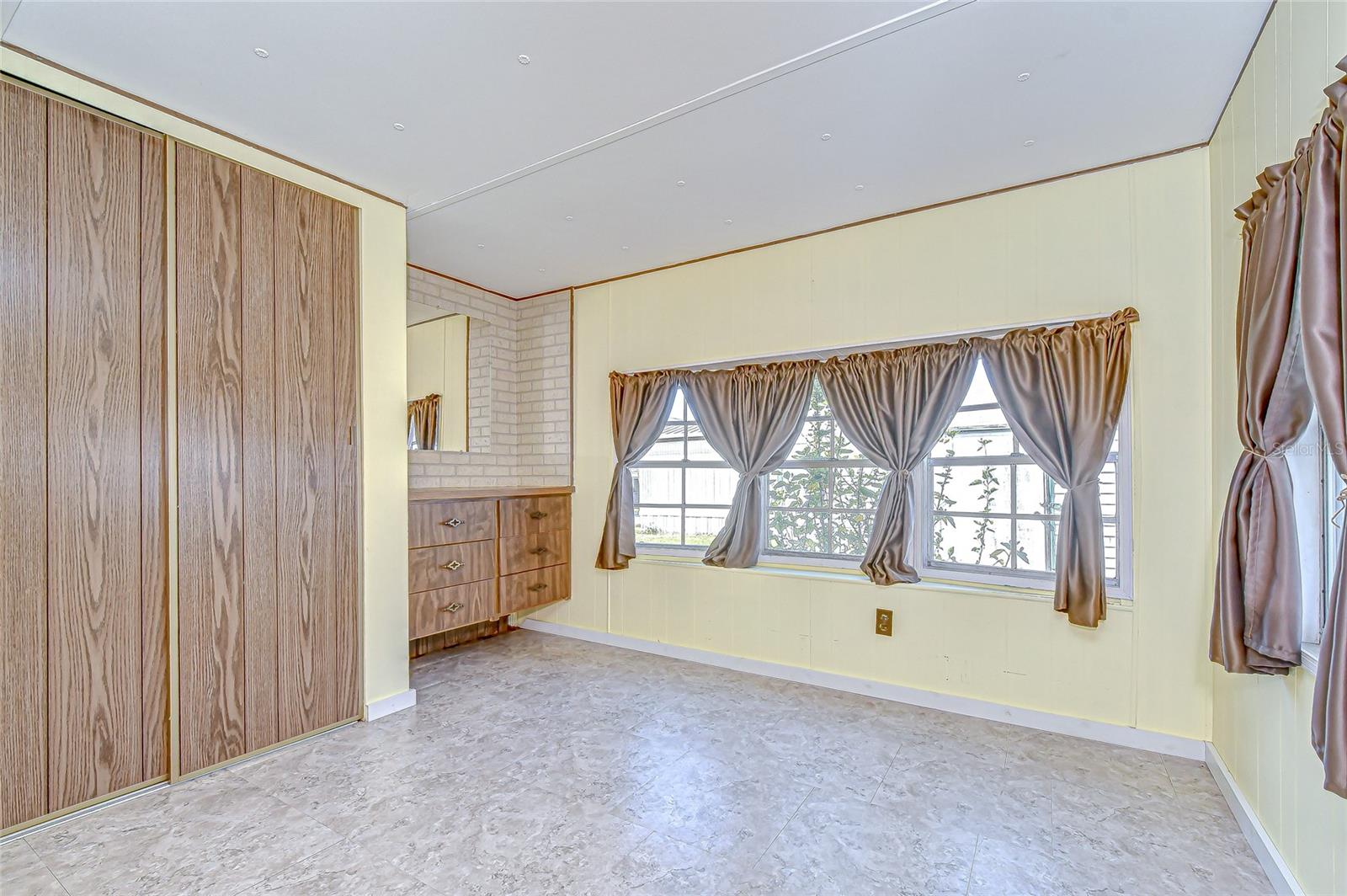 39153 HILLCREST DR, ZEPHYRHILLS, FL, 33542