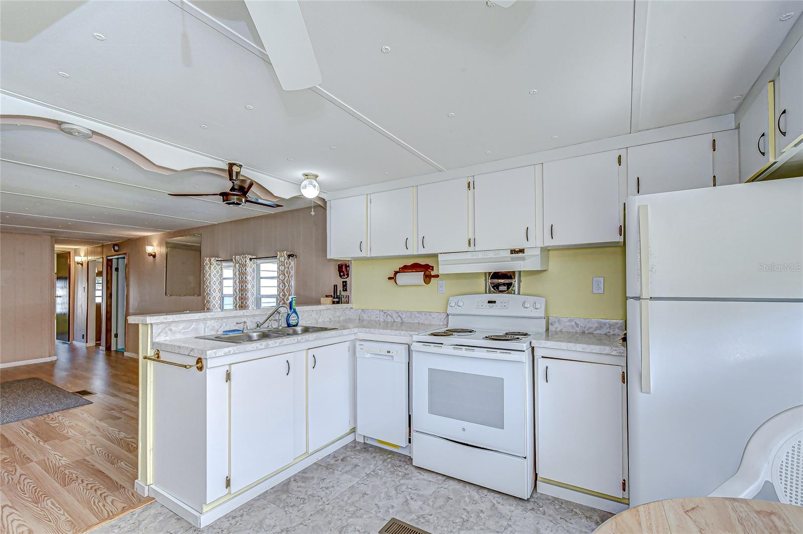 39153 HILLCREST DR, ZEPHYRHILLS, FL, 33542