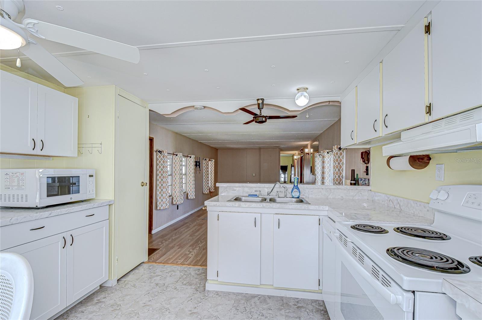 39153 HILLCREST DR, ZEPHYRHILLS, FL, 33542