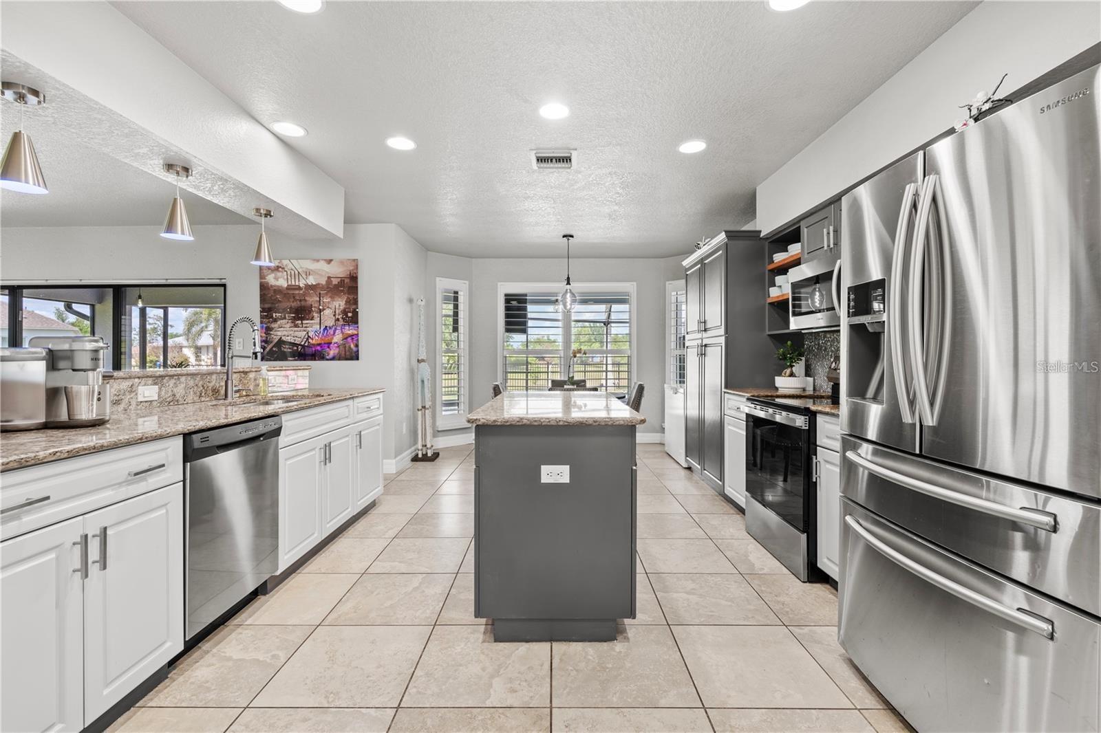 384 VIEDMA ST, PUNTA GORDA, FL, 33983