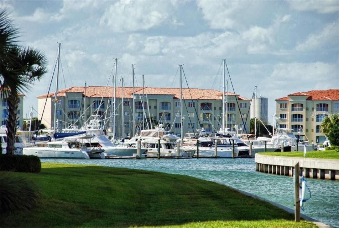 37 E HARBOUR ISLE DR E #206, FORT PIERCE, FL, 34949