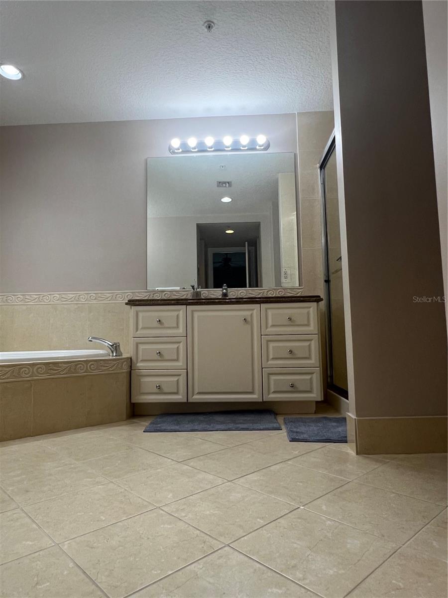 37 E HARBOUR ISLE DR E #206, FORT PIERCE, FL, 34949