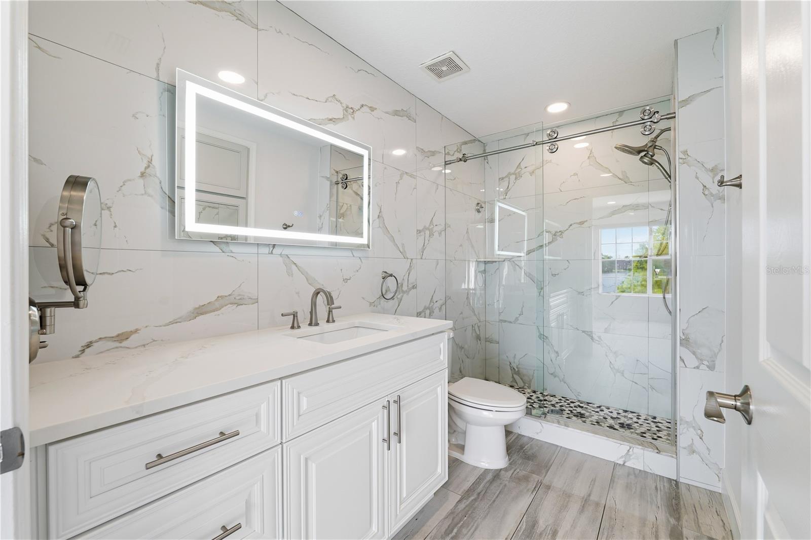 9260 LAKE CHASE ISLAND WAY, TAMPA, FL, 33626