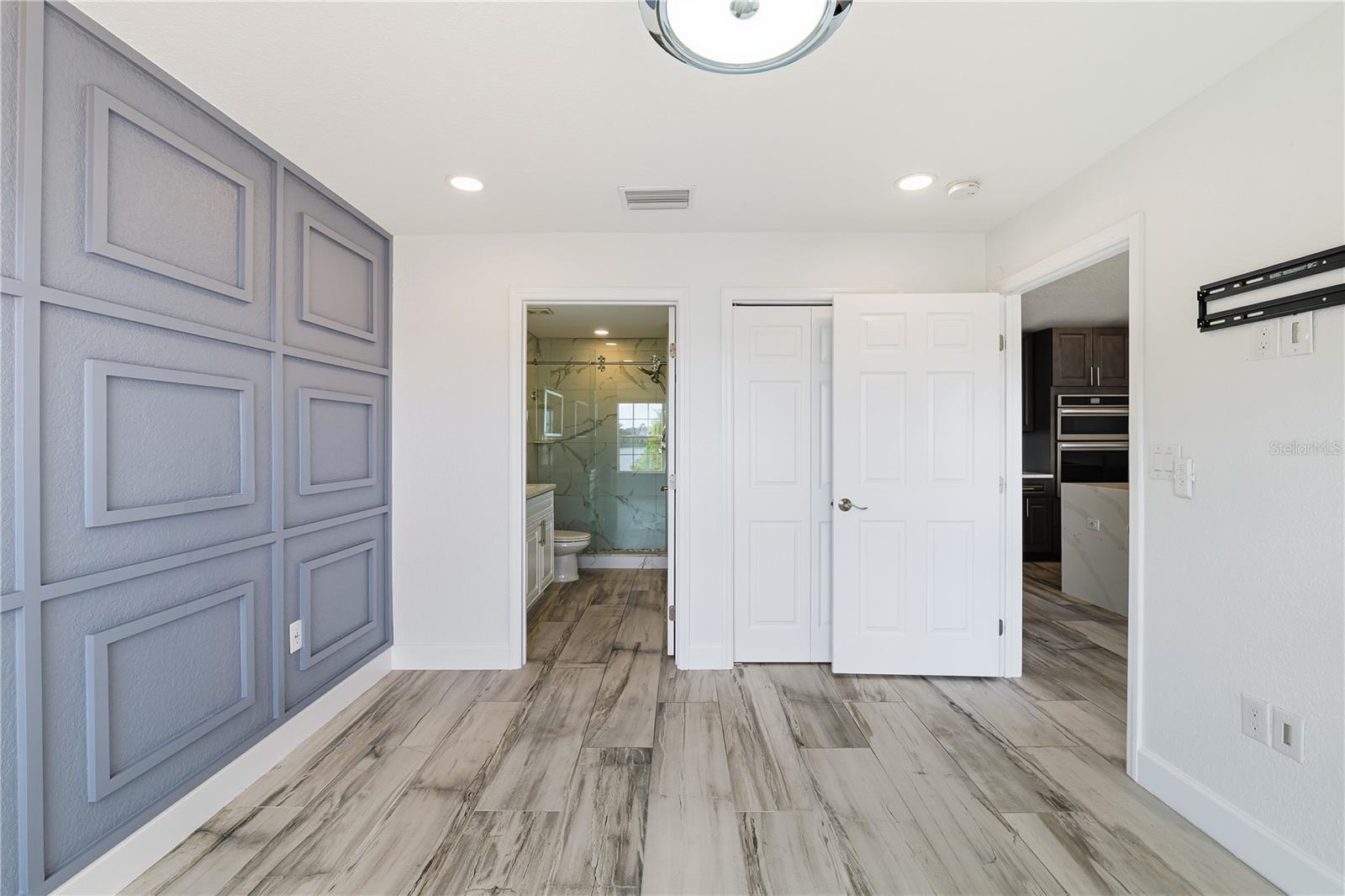 9260 LAKE CHASE ISLAND WAY, TAMPA, FL, 33626