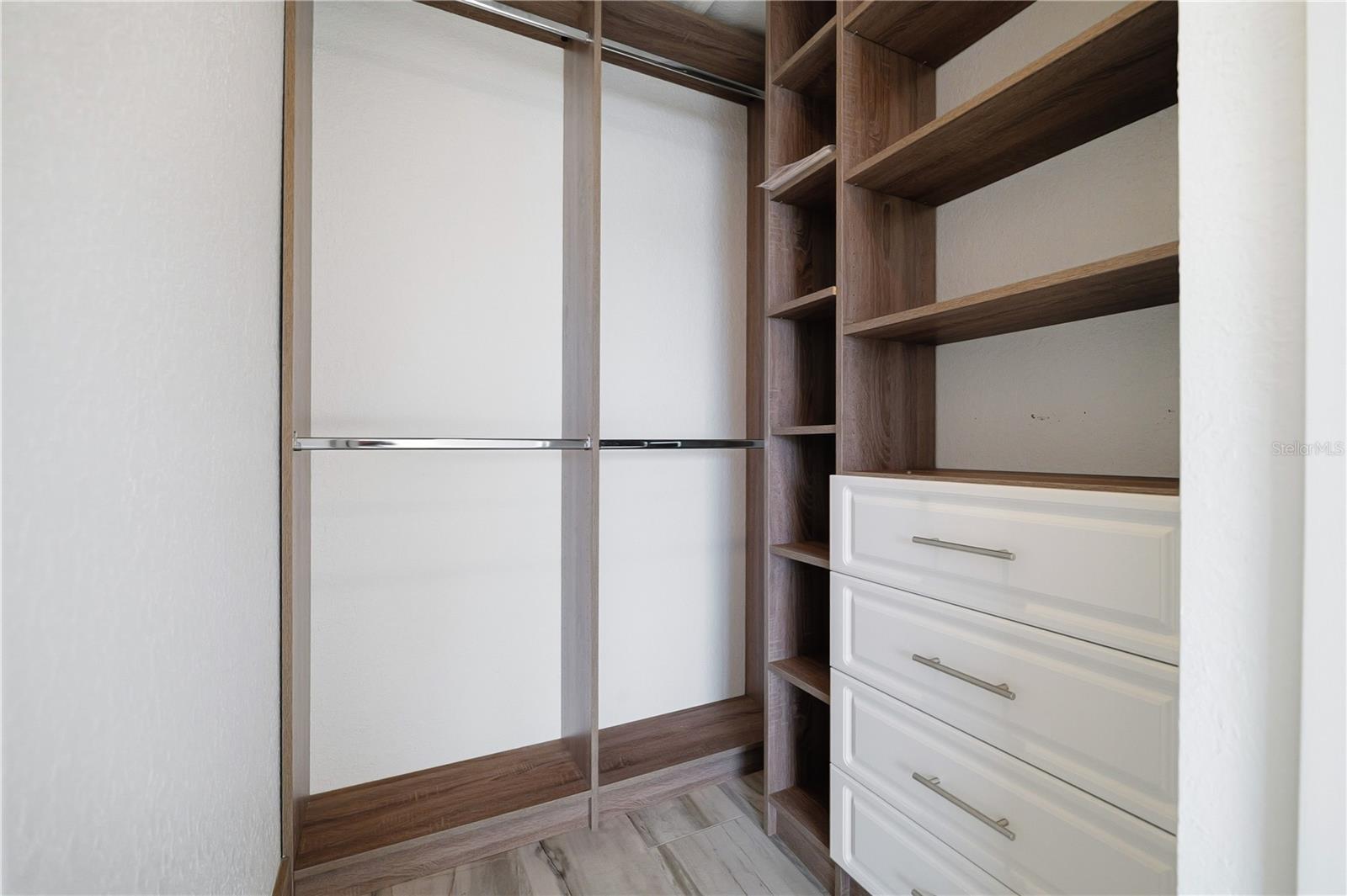 9260 LAKE CHASE ISLAND WAY, TAMPA, FL, 33626