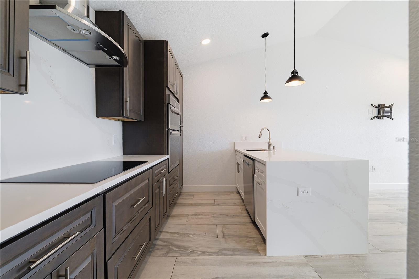 9260 LAKE CHASE ISLAND WAY, TAMPA, FL, 33626