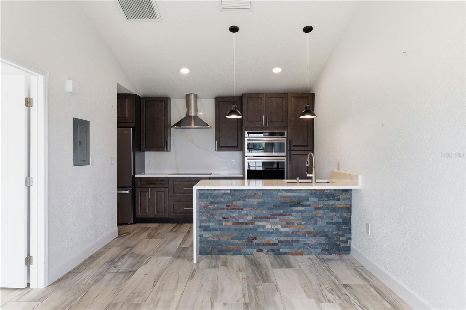 9260 LAKE CHASE ISLAND WAY, TAMPA, FL, 33626