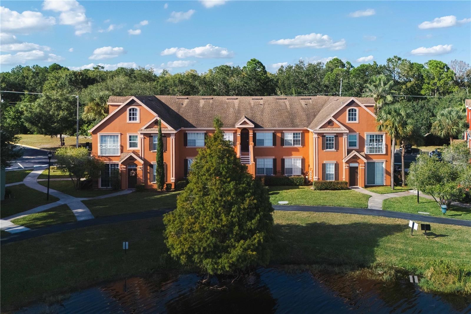 9260 LAKE CHASE ISLAND WAY, TAMPA, FL, 33626