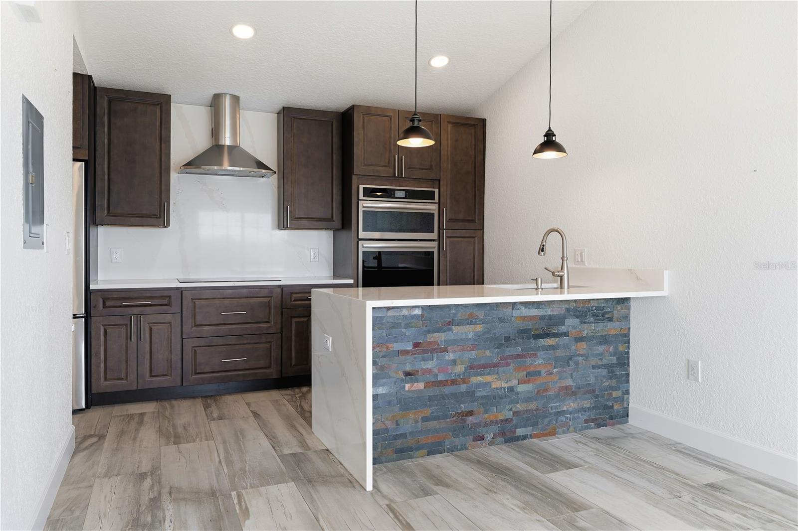 9260 LAKE CHASE ISLAND WAY, TAMPA, FL, 33626