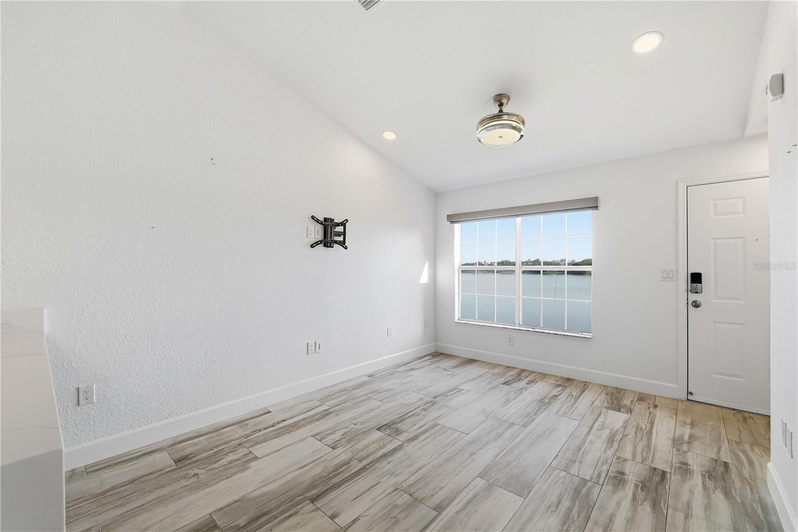 9260 LAKE CHASE ISLAND WAY, TAMPA, FL, 33626