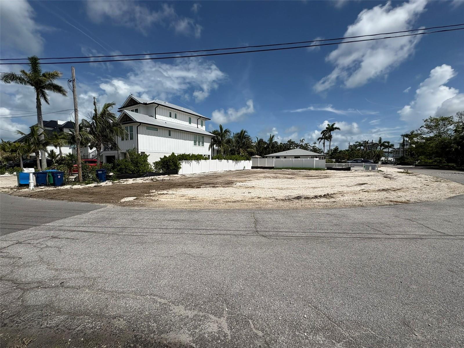 237 S HARBOR DR, HOLMES BEACH, FL, 34217