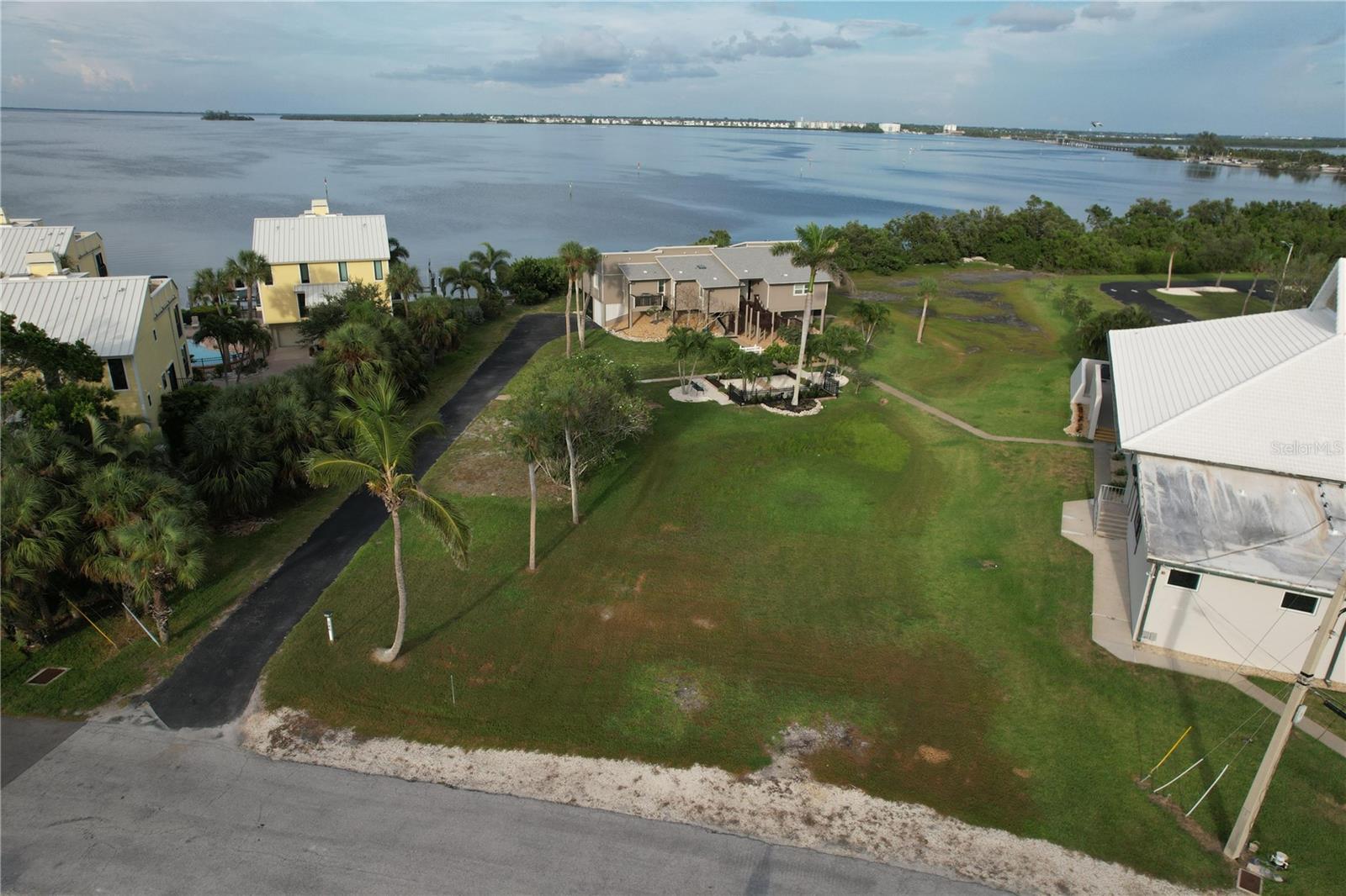 237 S HARBOR DR, HOLMES BEACH, FL, 34217