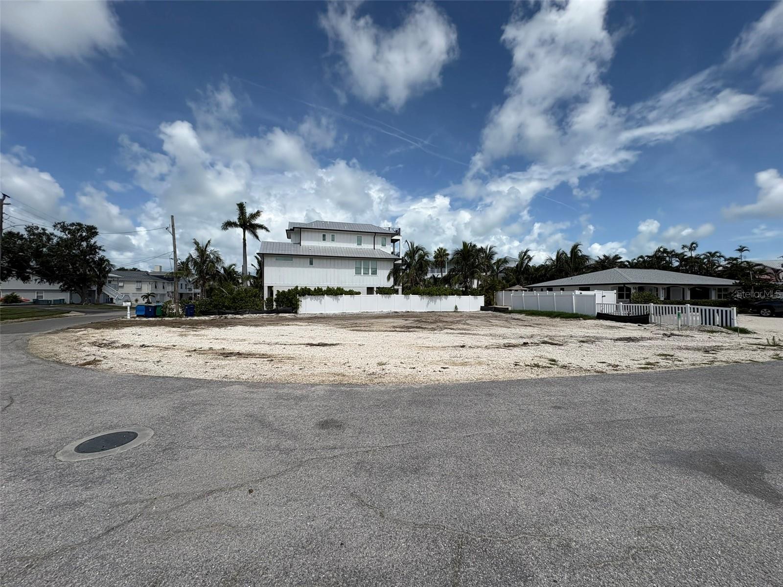 237 S HARBOR DR, HOLMES BEACH, FL, 34217