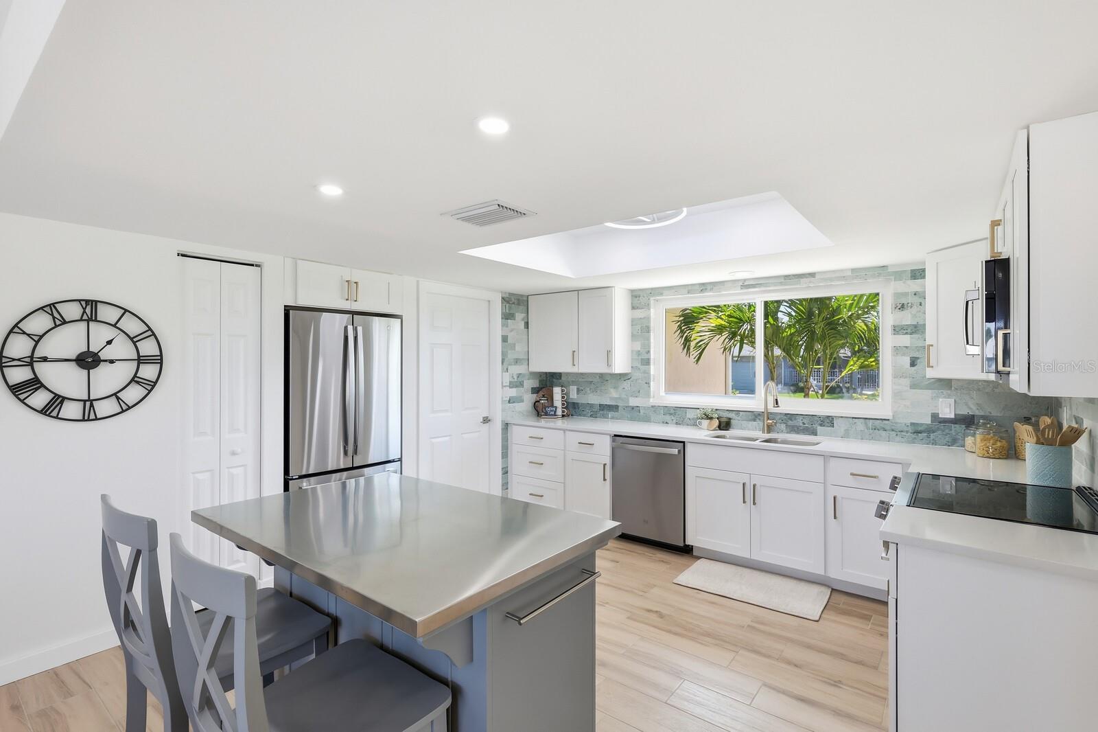 8711 51ST AVE W, BRADENTON, FL, 34210