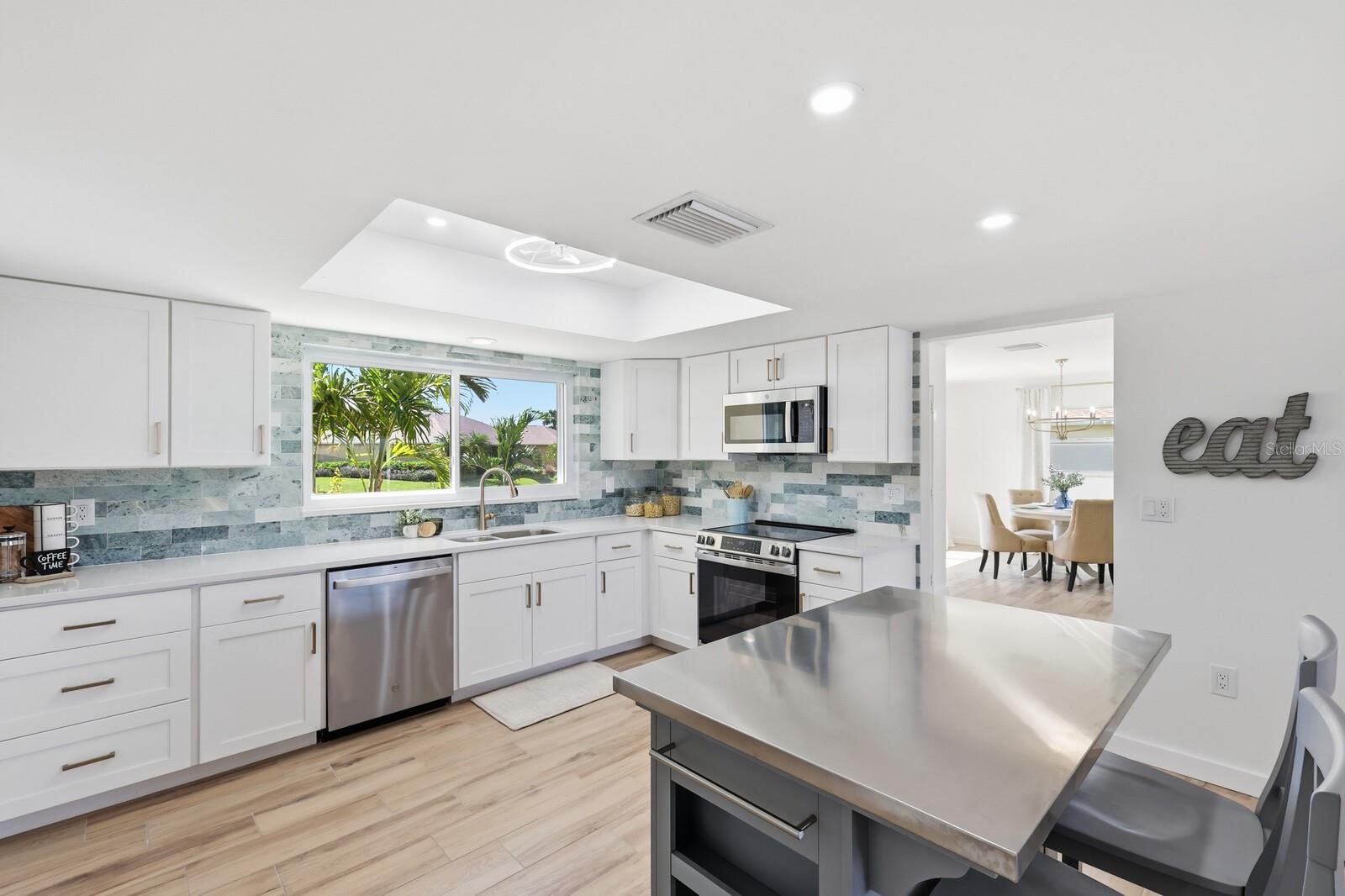 8711 51ST AVE W, BRADENTON, FL, 34210