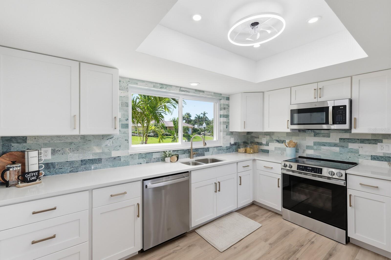 8711 51ST AVE W, BRADENTON, FL, 34210