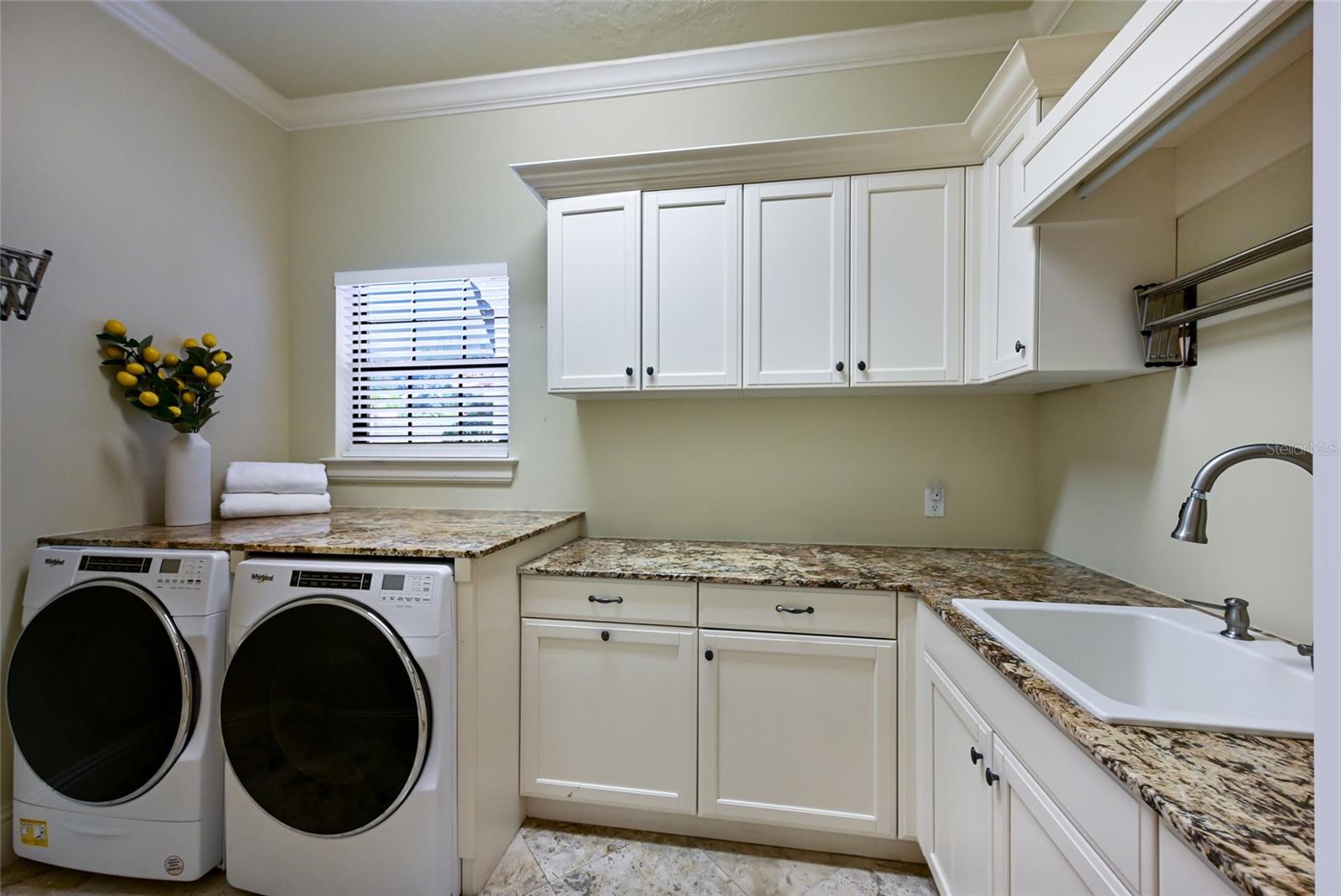 A4669934 Property Photo