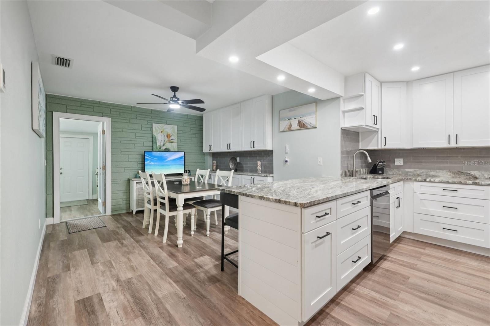 1004-1 PENINSULA AVE, TARPON SPRINGS, FL, 34689