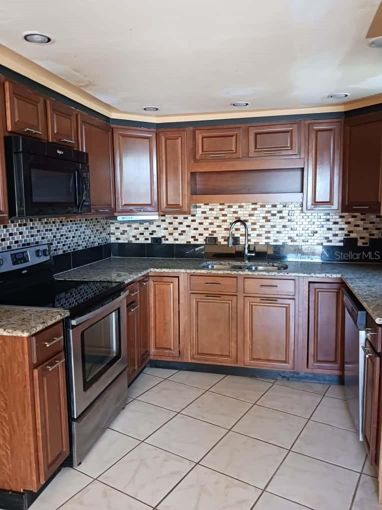 417 CLUB CIR, LAKESHORE, FL, 33854