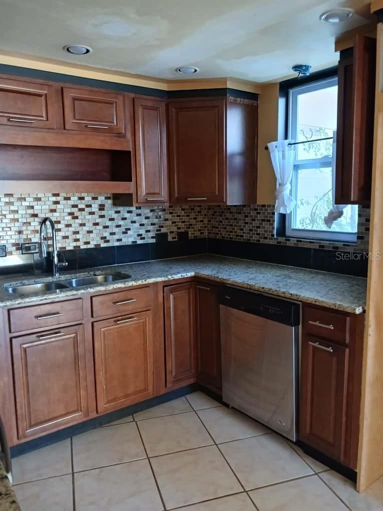 417 CLUB CIR, LAKESHORE, FL, 33854