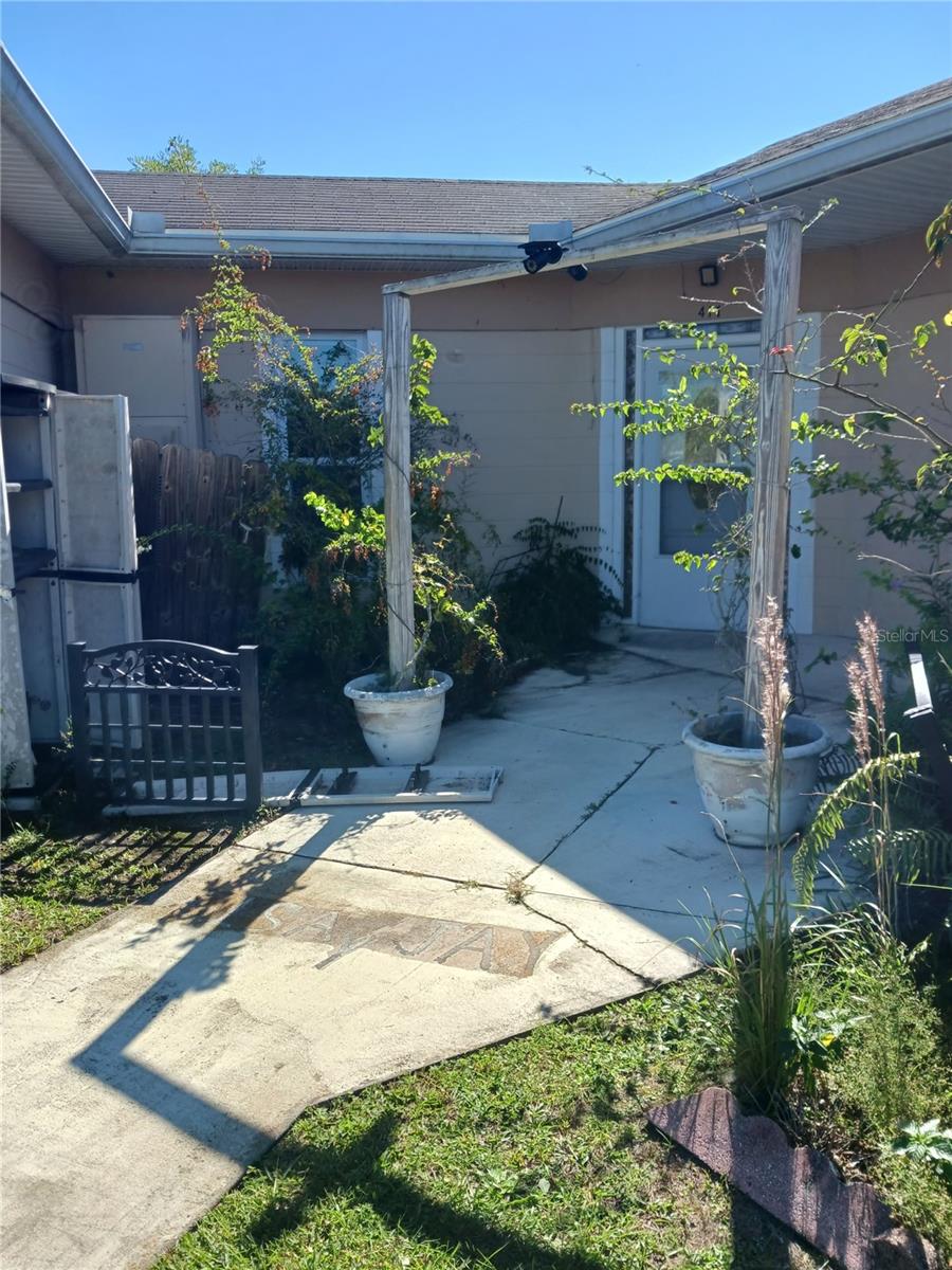 417 CLUB CIR, LAKESHORE, FL, 33854