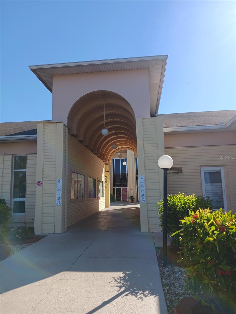 417 CLUB CIR, LAKESHORE, FL, 33854