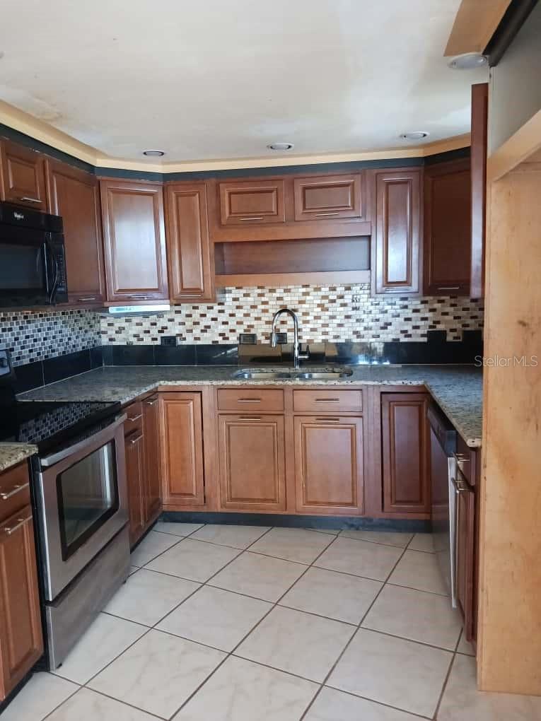 417 CLUB CIR, LAKESHORE, FL, 33854