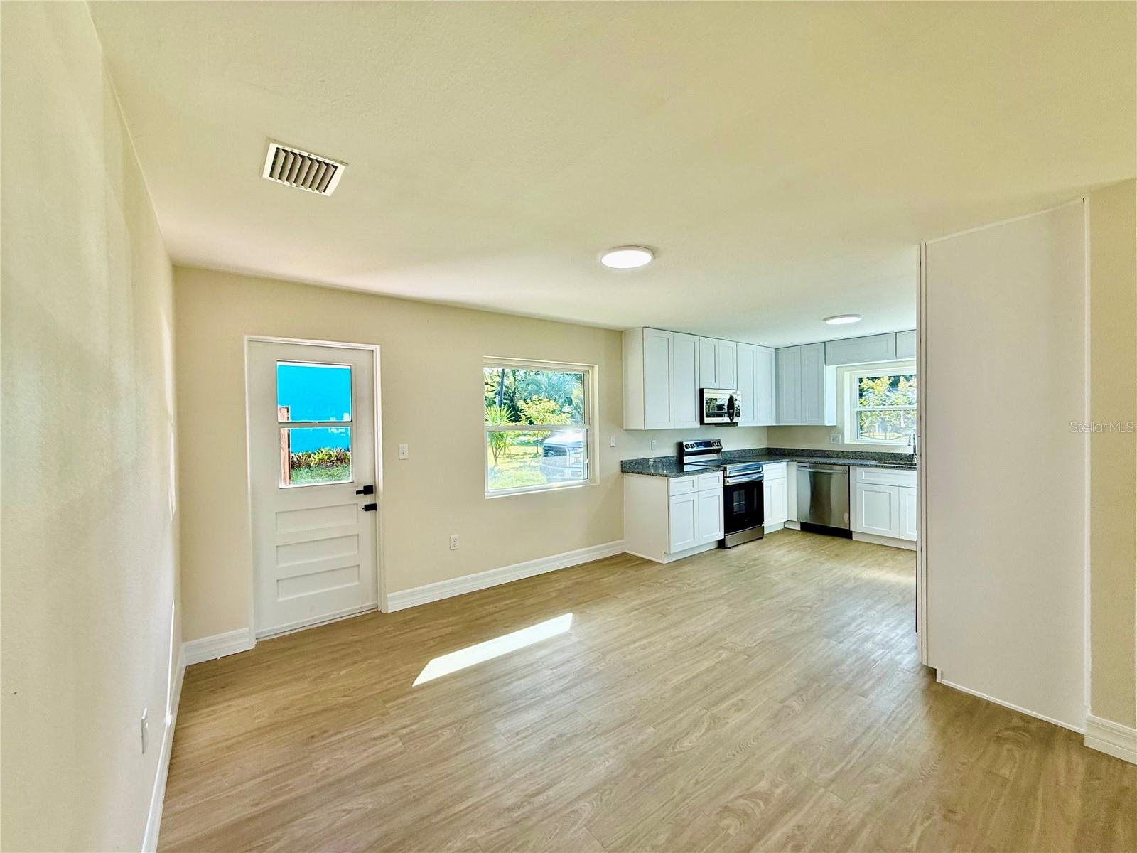 1215 W BERESFORD AVE, DELAND, FL, 32720