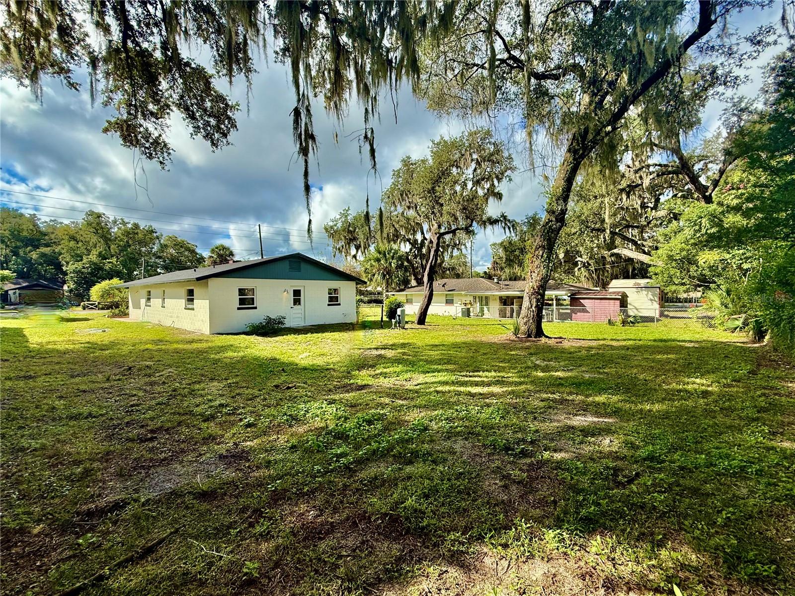1215 W BERESFORD AVE, DELAND, FL, 32720