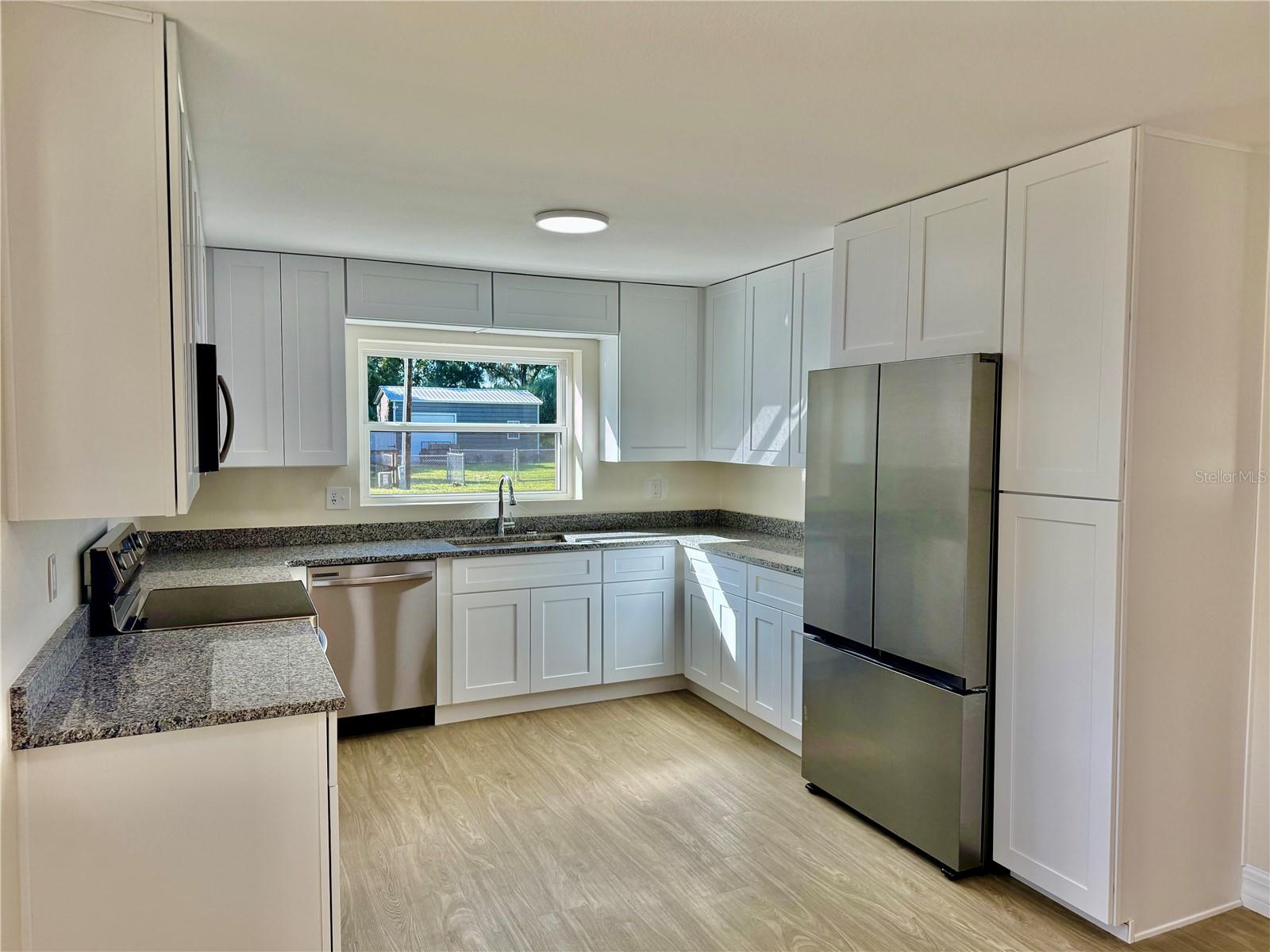 1215 W BERESFORD AVE, DELAND, FL, 32720