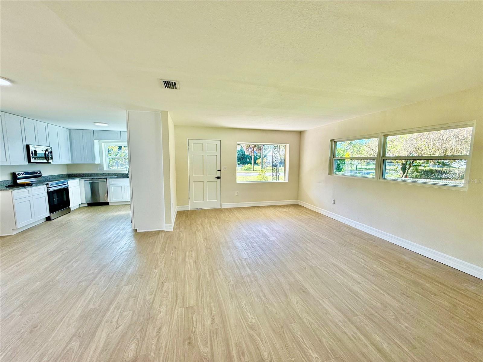 1215 W BERESFORD AVE, DELAND, FL, 32720