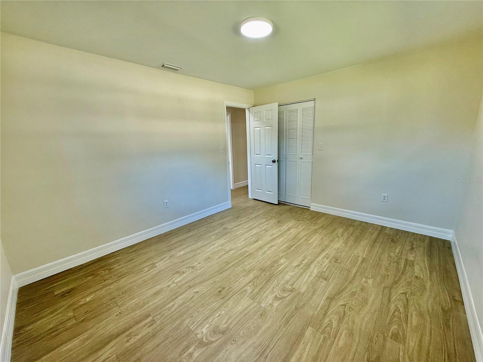 1215 W BERESFORD AVE, DELAND, FL, 32720