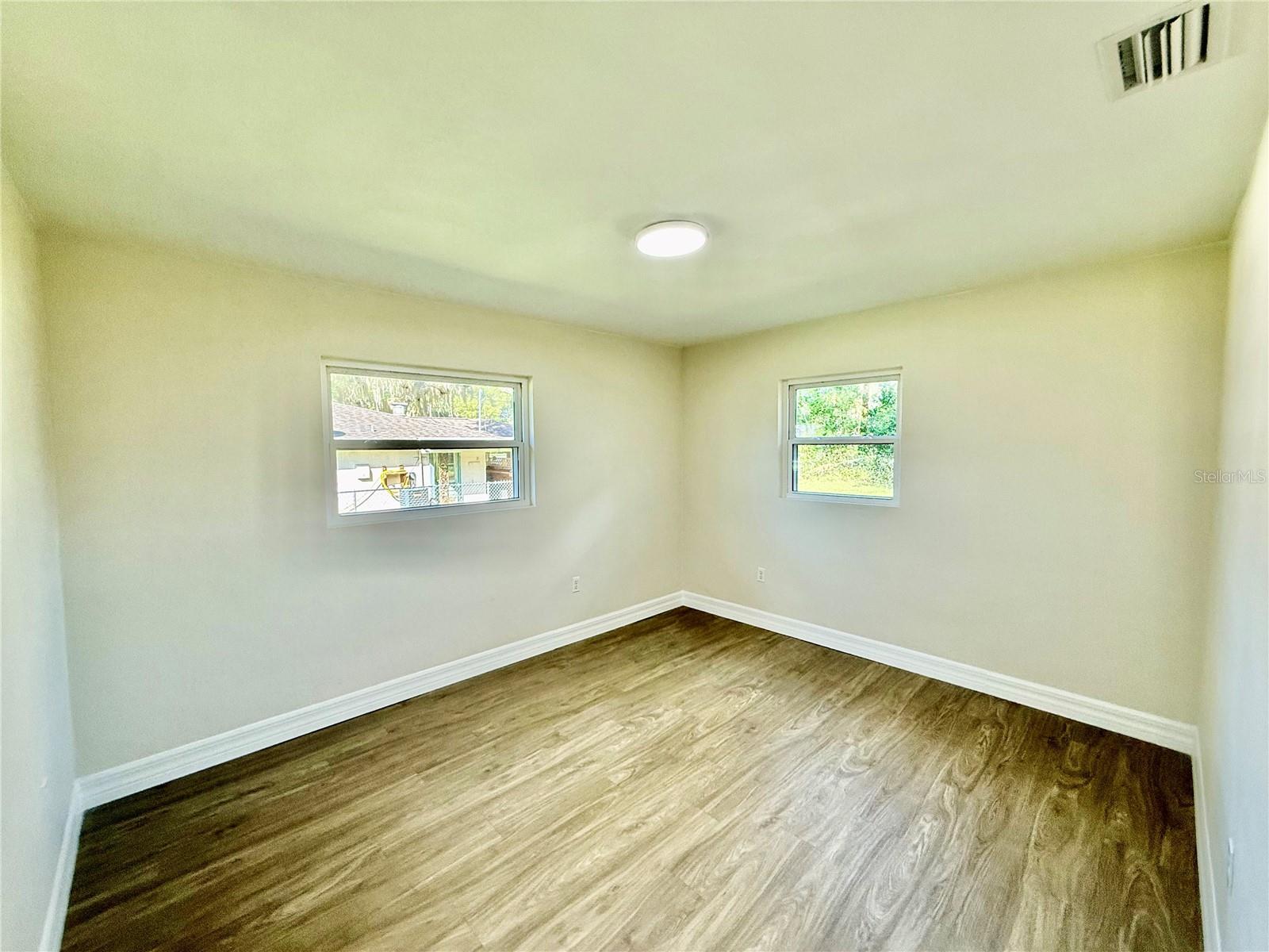 1215 W BERESFORD AVE, DELAND, FL, 32720