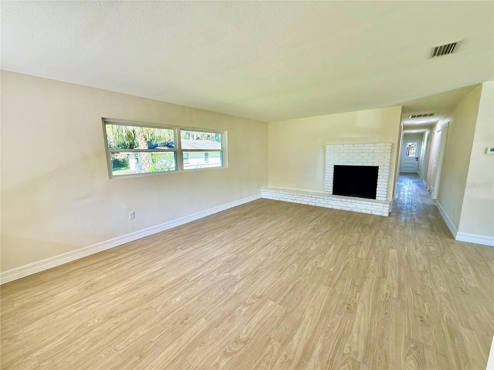 1215 W BERESFORD AVE, DELAND, FL, 32720