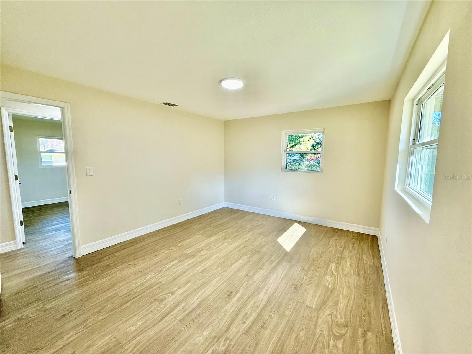 1215 W BERESFORD AVE, DELAND, FL, 32720