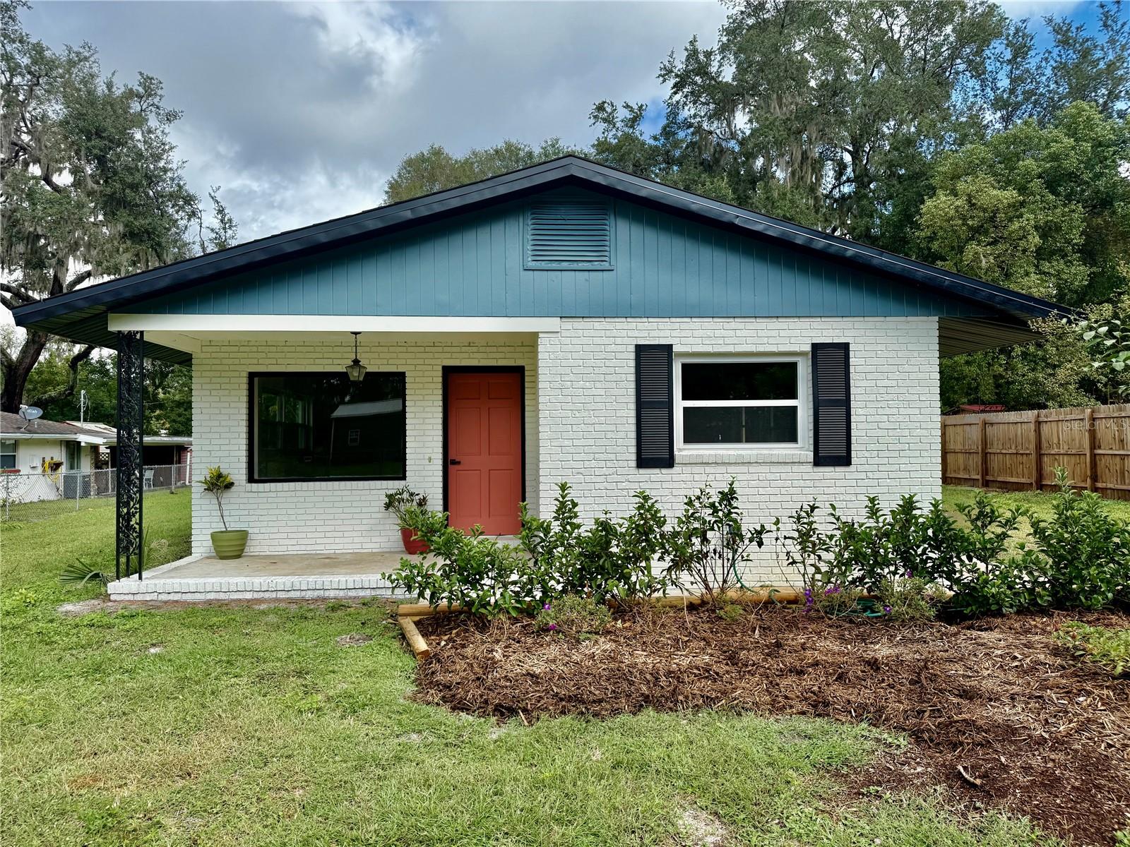 1215 W BERESFORD AVE, DELAND, FL, 32720