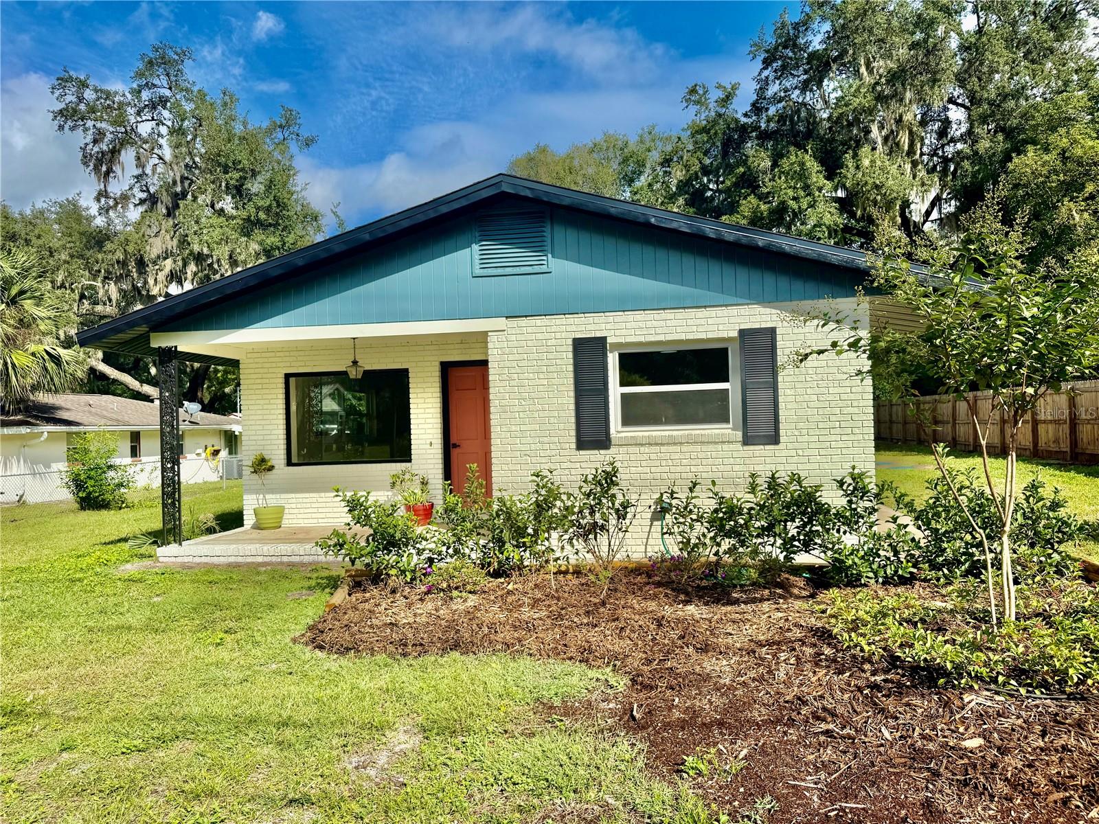 1215 W BERESFORD AVE, DELAND, FL, 32720