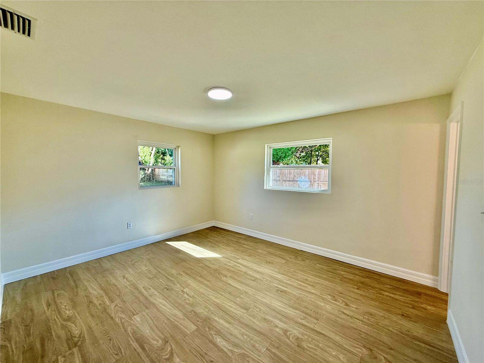 1215 W BERESFORD AVE, DELAND, FL, 32720