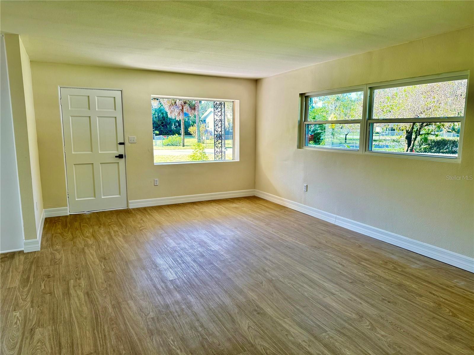 1215 W BERESFORD AVE, DELAND, FL, 32720