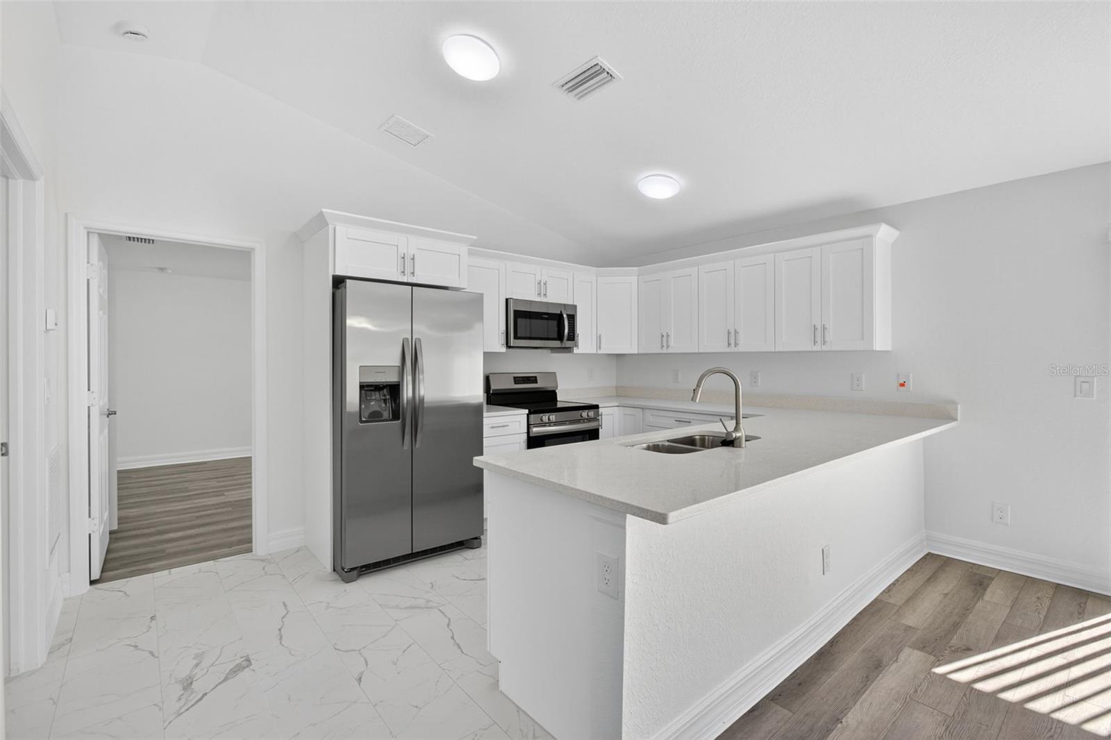 1617 NE 7TH AVE, CAPE CORAL, FL, 33909