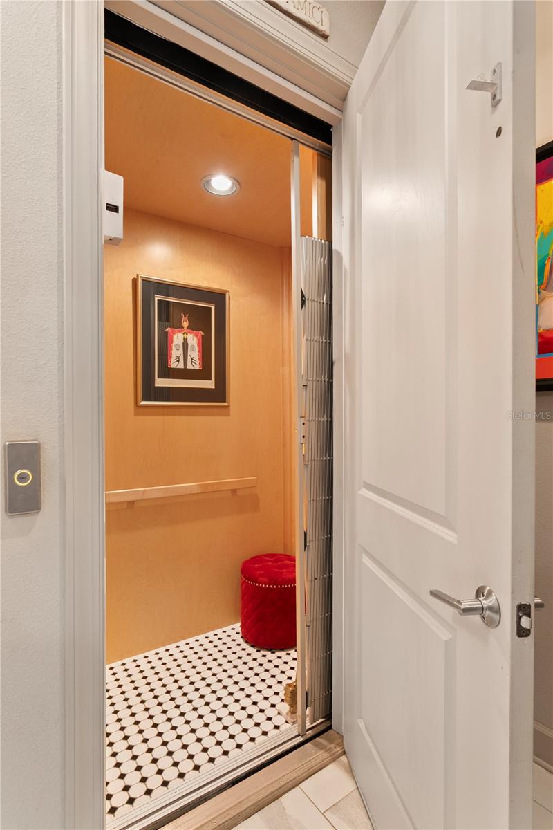 153 5TH AVE NE, ST PETERSBURG, FL, 33701